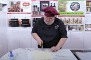 hojaldre relleno con crema y merengue 2