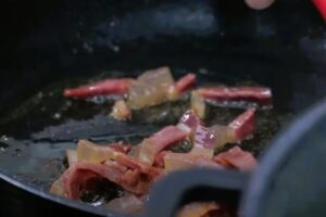 Judías verdes con jamón y salsa de tomate paso 4