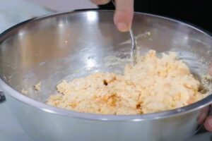 Huevos rellenos de txaka paso 5