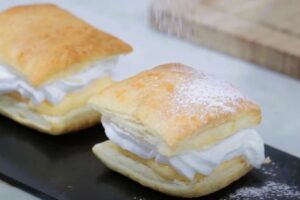 hojaldre relleno con crema y merengue 7