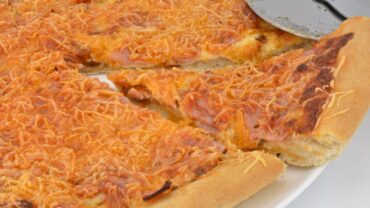 cómo hacer pizza de jamón y queso