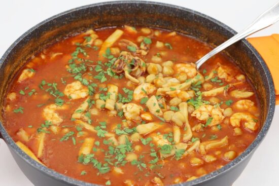 Garbanzos con langostinos y calamares portada Buena