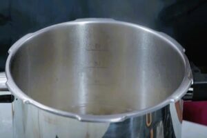 Garbanzos con langostinos y calamares paso 1