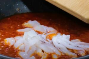 Garbanzos con langostinos y calamares paso 4