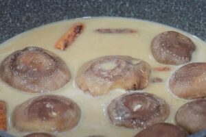 Filetes de redondo de ternera con salsa y guarnición paso 3