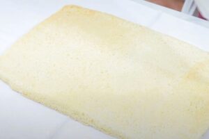 Brazo de gitano con relleno de crema pastelera paso 5