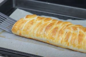 pastel de hojaldre relleno de chorizo paso 4