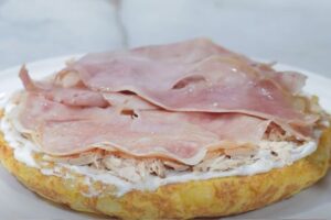 tortilla rellena de atún y lacón, paso 5