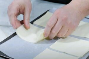 Pasteles de hojaldre con melocotón en almíbar paso 1