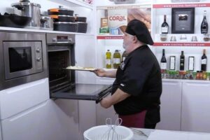 Pasteles de hojaldre con melocotón en almíbar paso 3