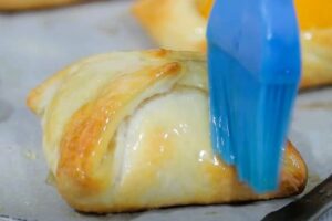 Pasteles de hojaldre con melocotón en almíbar paso 4