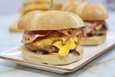 Hamburguesa especial de Javier Romero paso principal