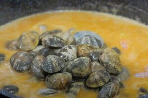 Verdinas con almejas y gambas paso 4
