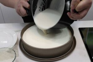 Preparamos la masa para el cheesecake de mango