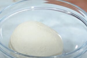 pizza con torreznos paso 1