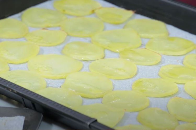 ratatouille de patatas, beicon y queso paso 1