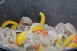 guiso de cabezada con salsa agridulce paso 2