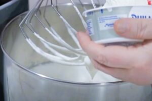 Tarta de bizcochos Coral con frutas 2