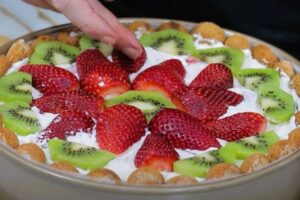 Tarta de bizcochos Coral con frutas 4