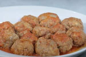 albóndigas con tomate casero paso final