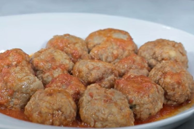 albóndigas con tomate casero paso final