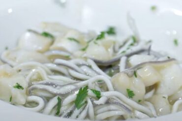 cocochas de bacalao al pil pil con gulas