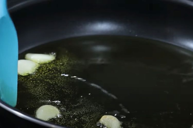 cocochas de bacalao al pil pil con gulas paso 1