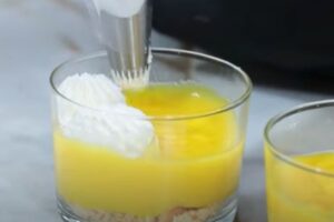 postre de limón, nata y mirandinas paso 4