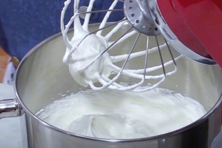 Mousse de chocolate con nata y frambuesas 3