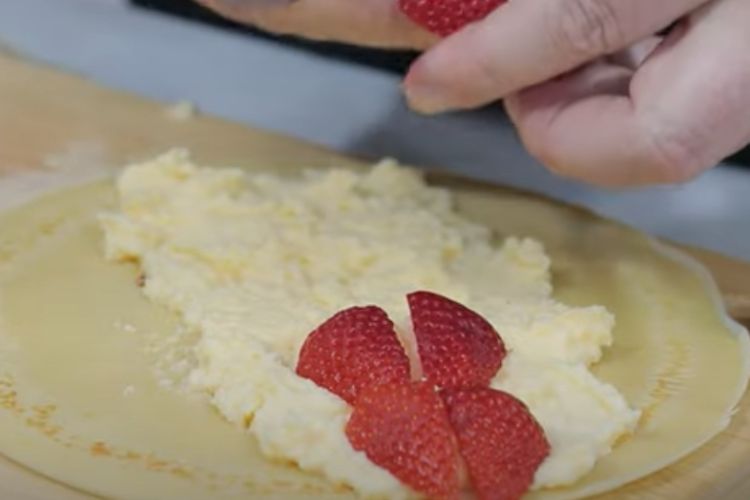 crepes rellenos de fresas paso 4