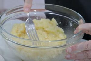 croquetas de patata rellenas de chorizo paso 2
