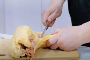 Pollo con salsa de cebolla paso 1