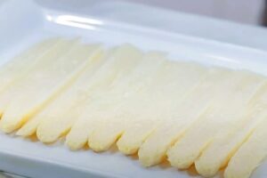 Espárragos rellenos con vinagreta y anchoas paso 2