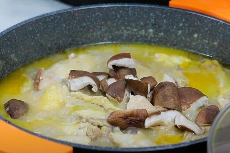 Pollo con salsa de cebolla paso 4