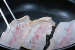 Hojaldre relleno de carne con sorpresa paso 4