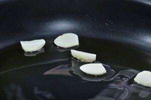 Bacalao rebozado con pimientos confitados paso 1