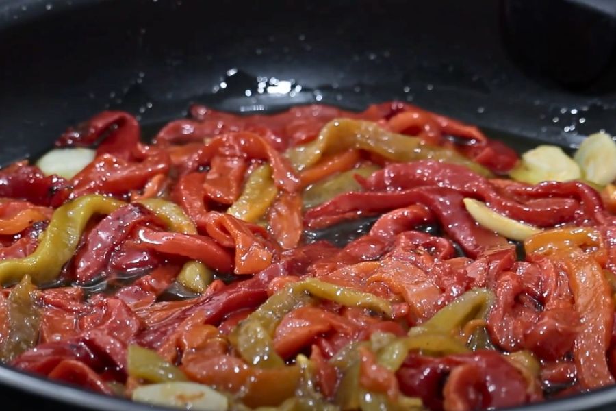 Bacalao rebozado con pimientos confitados paso 2
