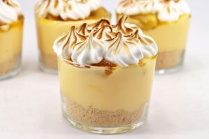 Tarta de manzana en vaso principal buena