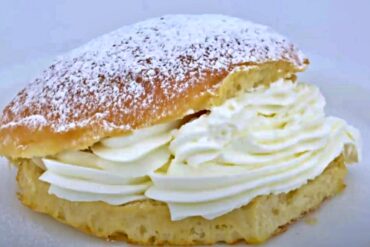 Los bollos de nata de mi juventud, por Javier Romero