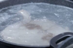 bonito en salsa de tomate paso 1