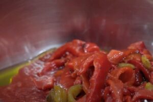 bonito en salsa de tomate paso 2