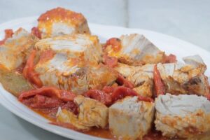 bonito en salsa de tomate paso final