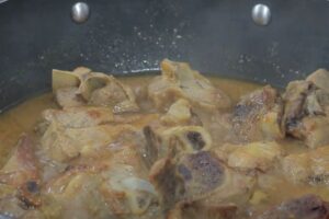 cordero con alcachofas y guisantes paso 4