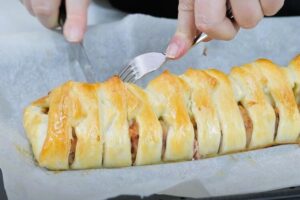 Hojaldre relleno de carne con sorpresa paso 7