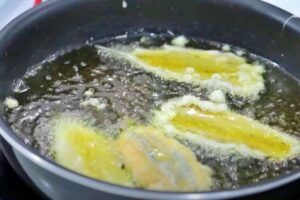 tostadas con pimientos y anchoas rebozadas 2