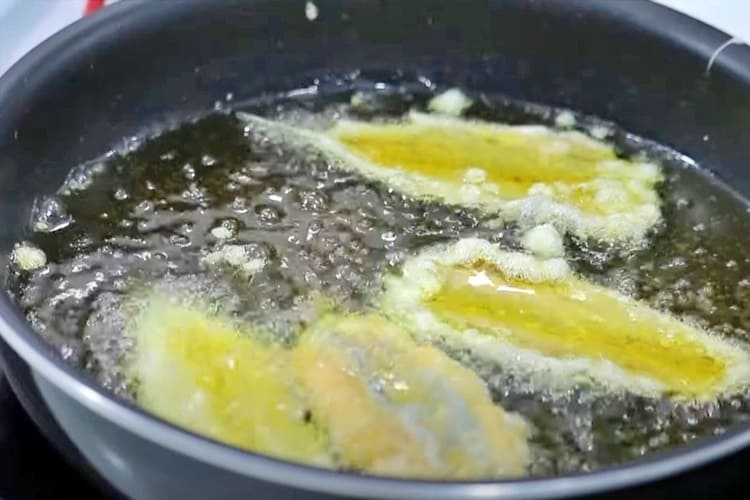 tostadas con pimientos y anchoas rebozadas 2