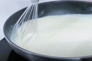 Sándwich croqué monsieur con el relleno tuneado 3