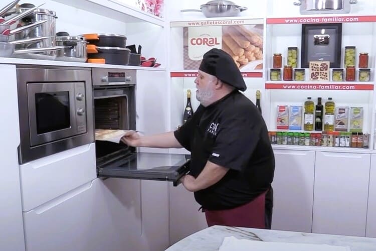 Empanada de langostinos paso 4