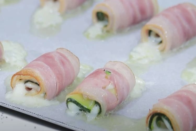 Rollitos de calabacín rellenos y envueltos en beicon paso 5