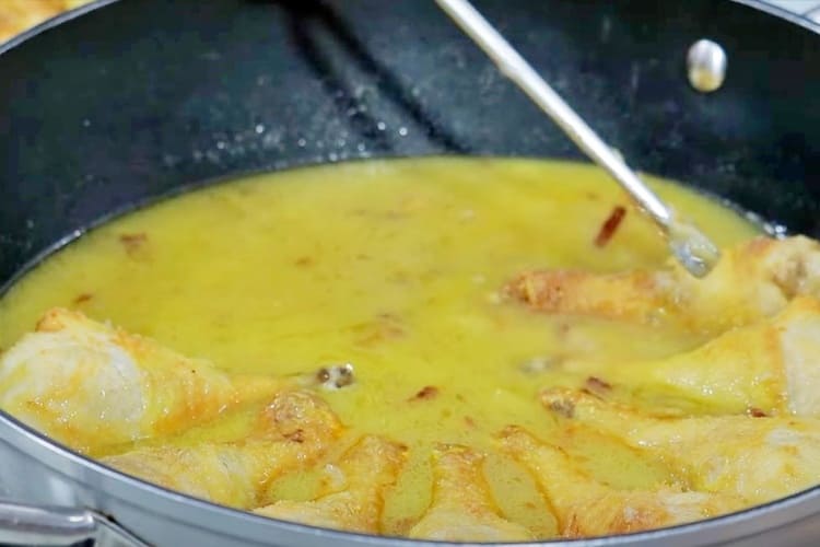 pollo con salsa de chalotas y guarnición paso 5